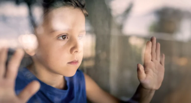 ¿Cómo impacta una infancia no integrada en los patrones corporales adultos?