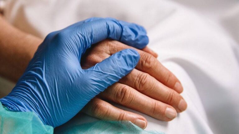 ¿Hasta qué punto seguimos atrapados en un modelo biomédico que no explica el sufrimiento?