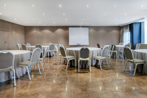 AC Hotel Madrid Feria - Image 2