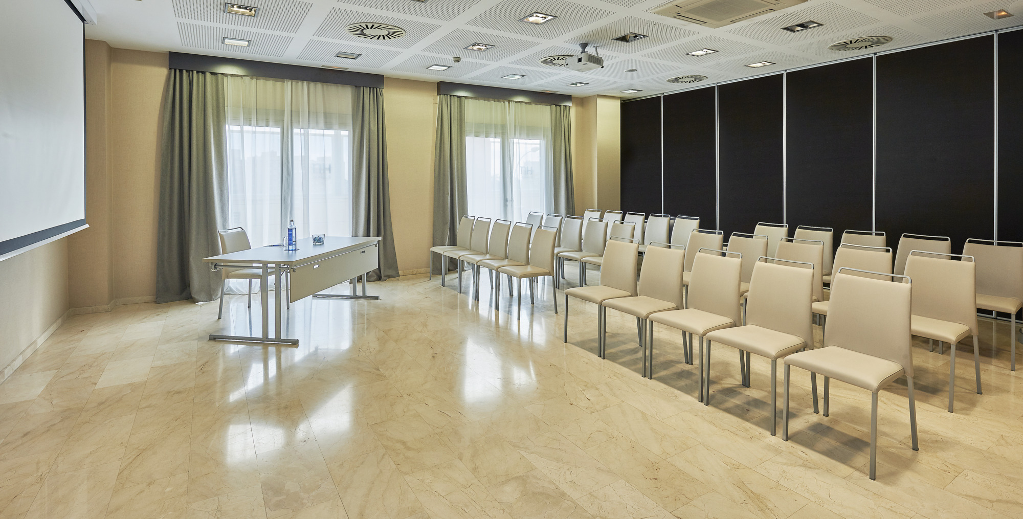 Hotel NH Alicante - Image 2