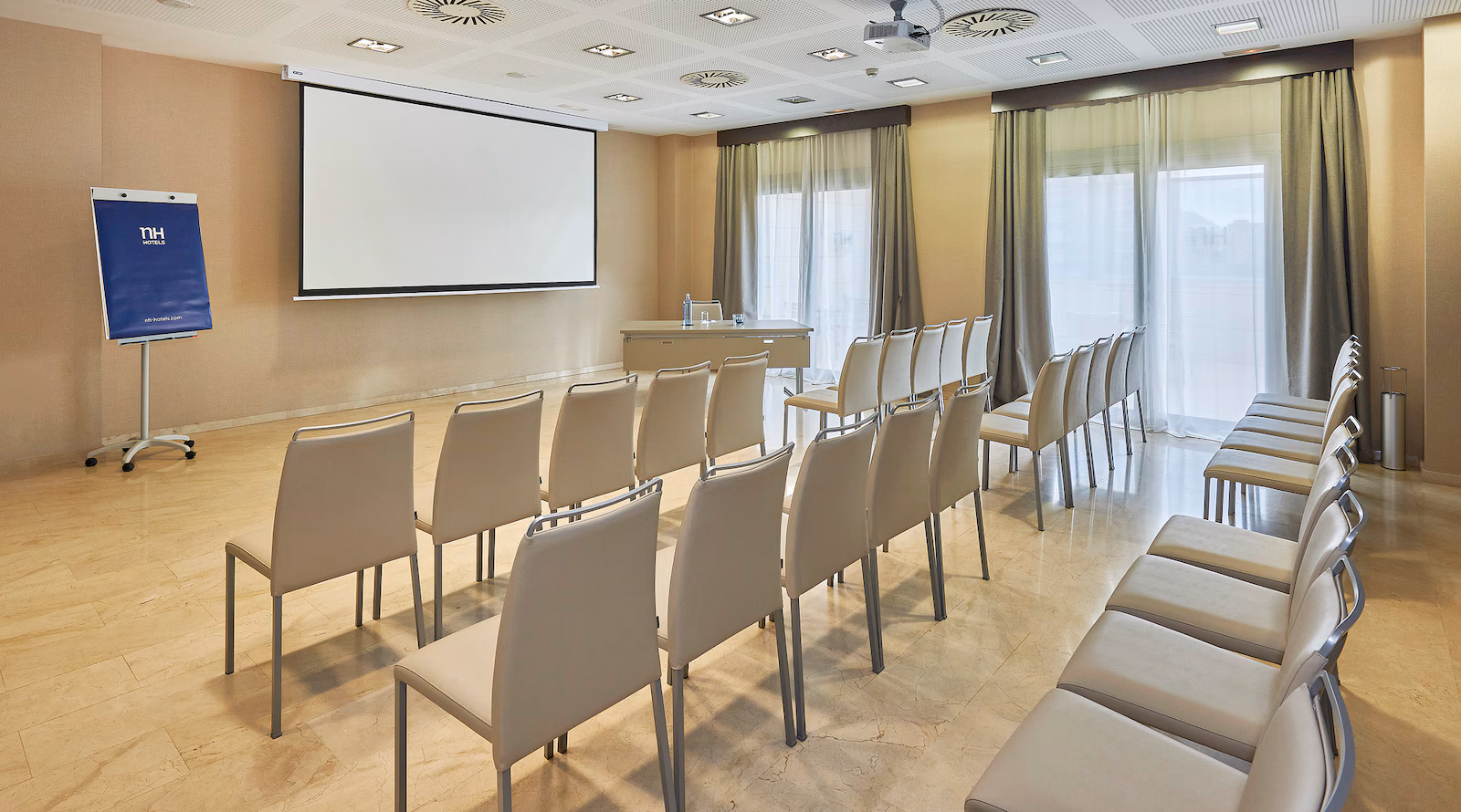 Hotel NH Alicante - Image 3