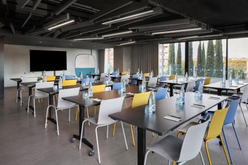 Moxy Barcelona - Image 2