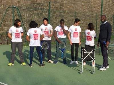 Les élèves qui participent au tennis école vont à Paris