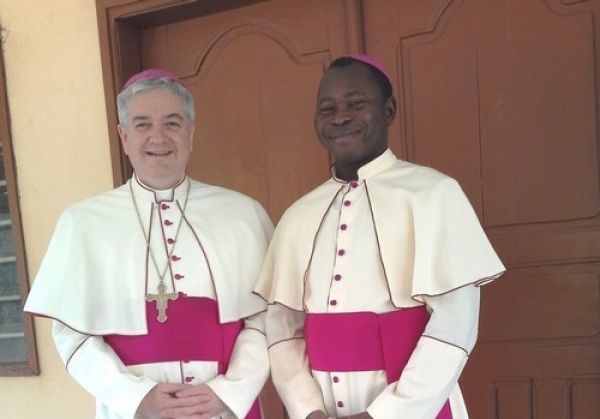 Visite de Mgr Jacques Longa, évêque de Kara (Togo) à Sauveterre et Navarrenx