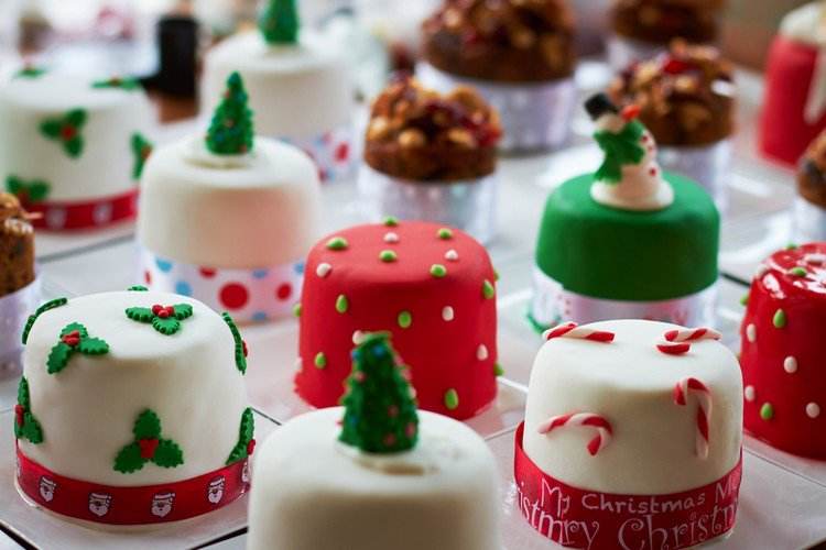 Vente de gâteaux animée par un choeur d'enfants dimanche 17 décembre
