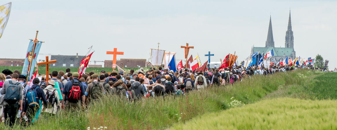 Le pèlerinage de Pentecôte à Chartres - Reportage KTO