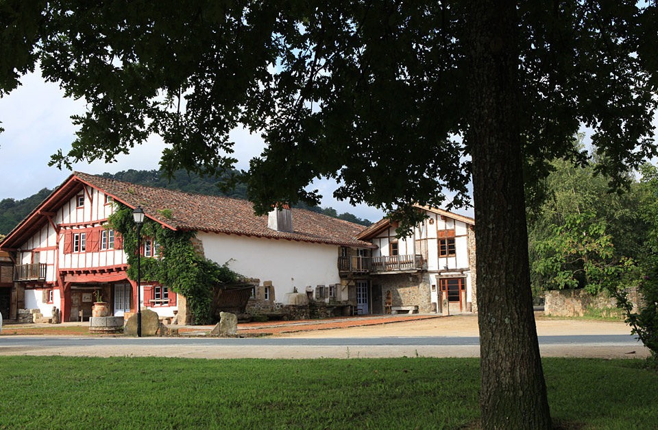 La ferme Inharria au quartier Ibarron.jpg