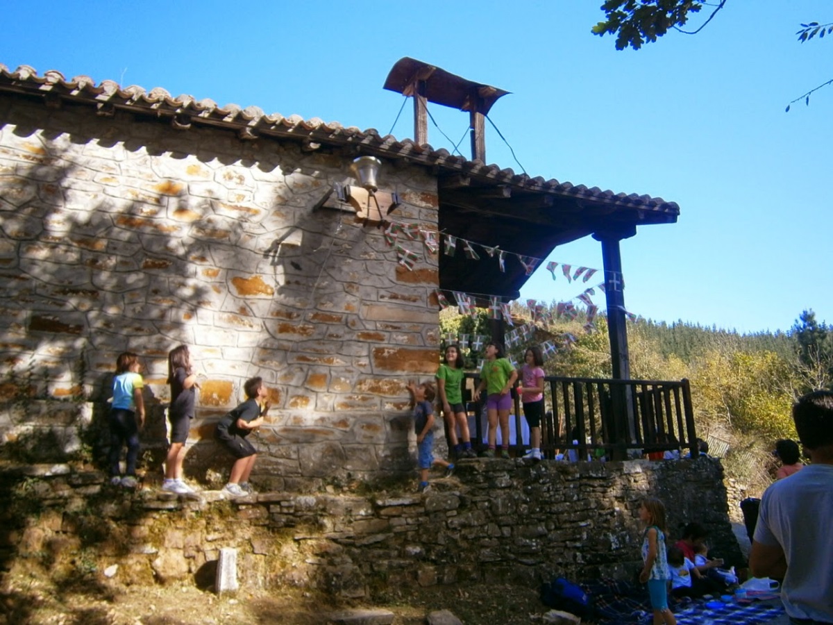 zProcessions actuelles de San Simon eta San Juda à la chapelle d'Amurrio.jpg