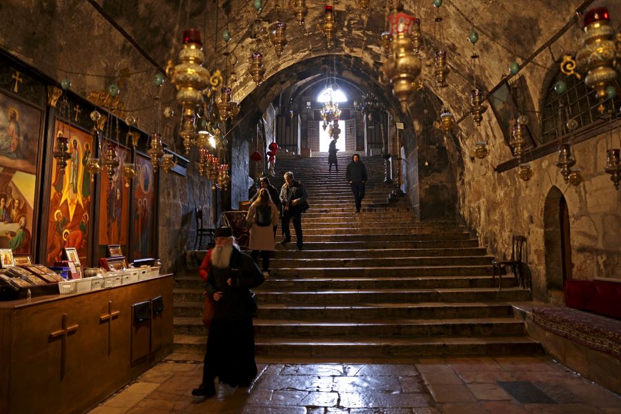 Tombeau de la Sainte Vierge à l'église de Gethsémani.jpg