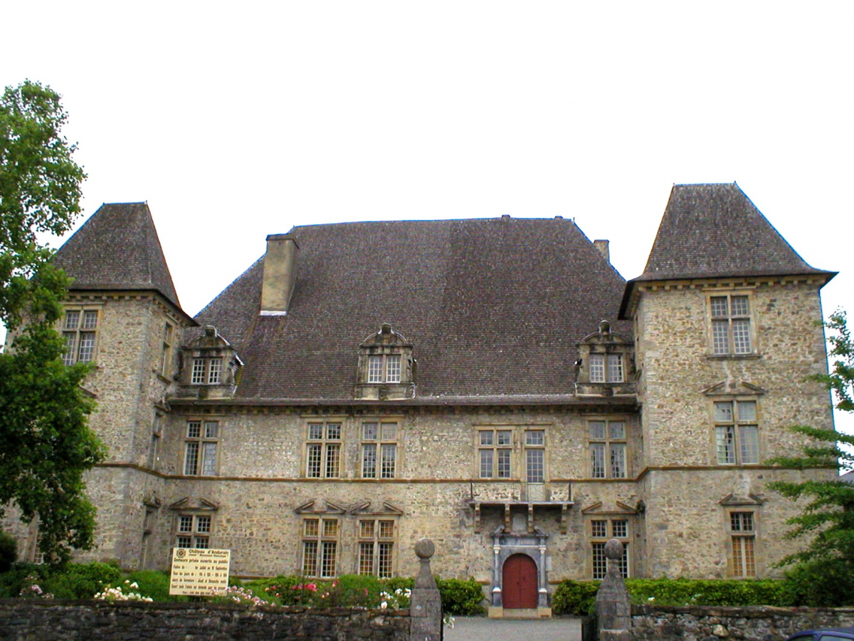 ChâteauD'Andurain Façade.jpg