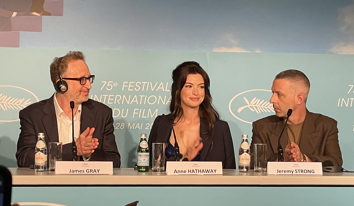 Armageddon à Cannes Anne Hathaway, James Gray et Jeremy Strong.jpg