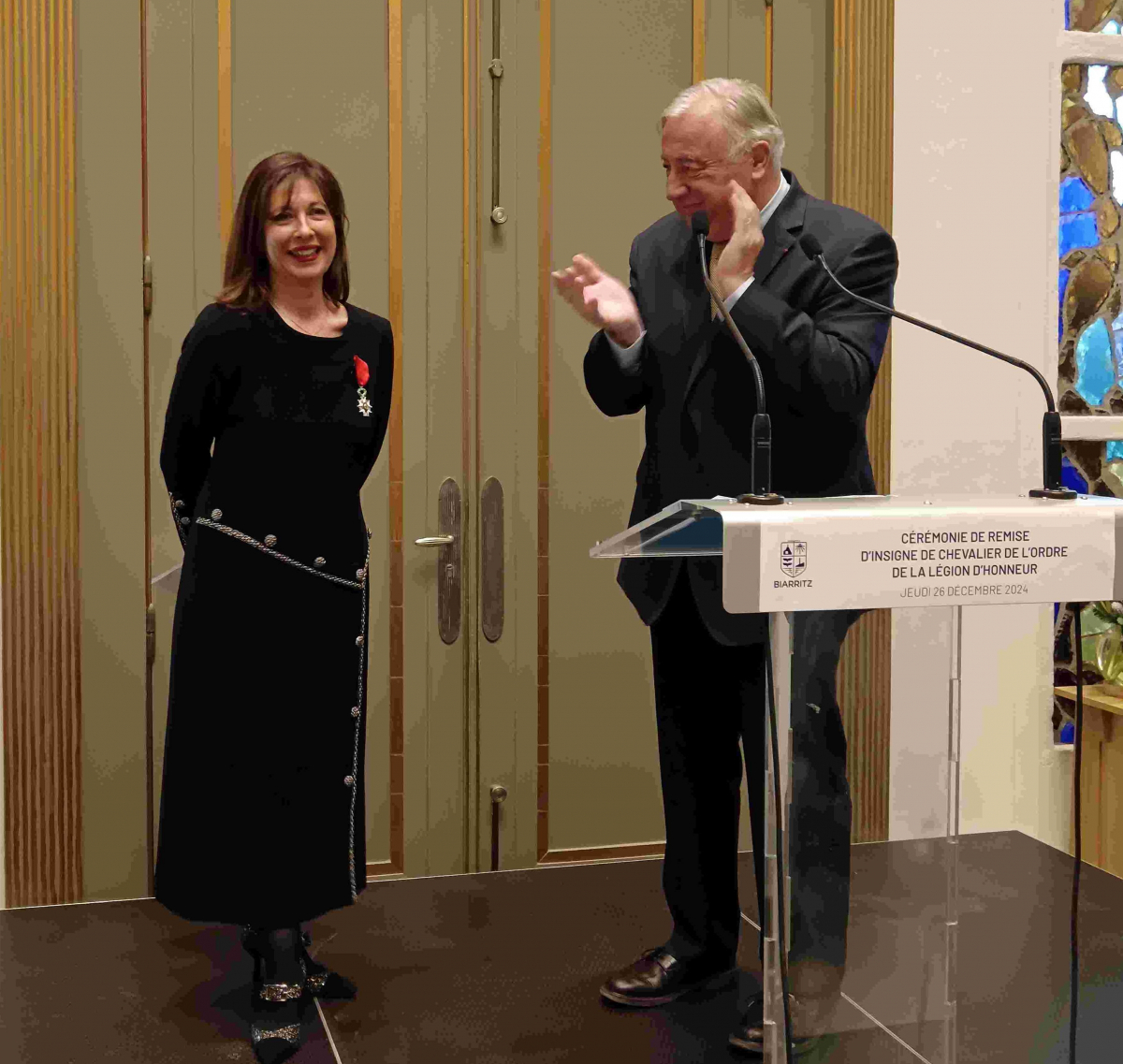 Le Président du Sénat remet les insignes de chevalier de la Légion d’Honneur à Maider Arosteguy