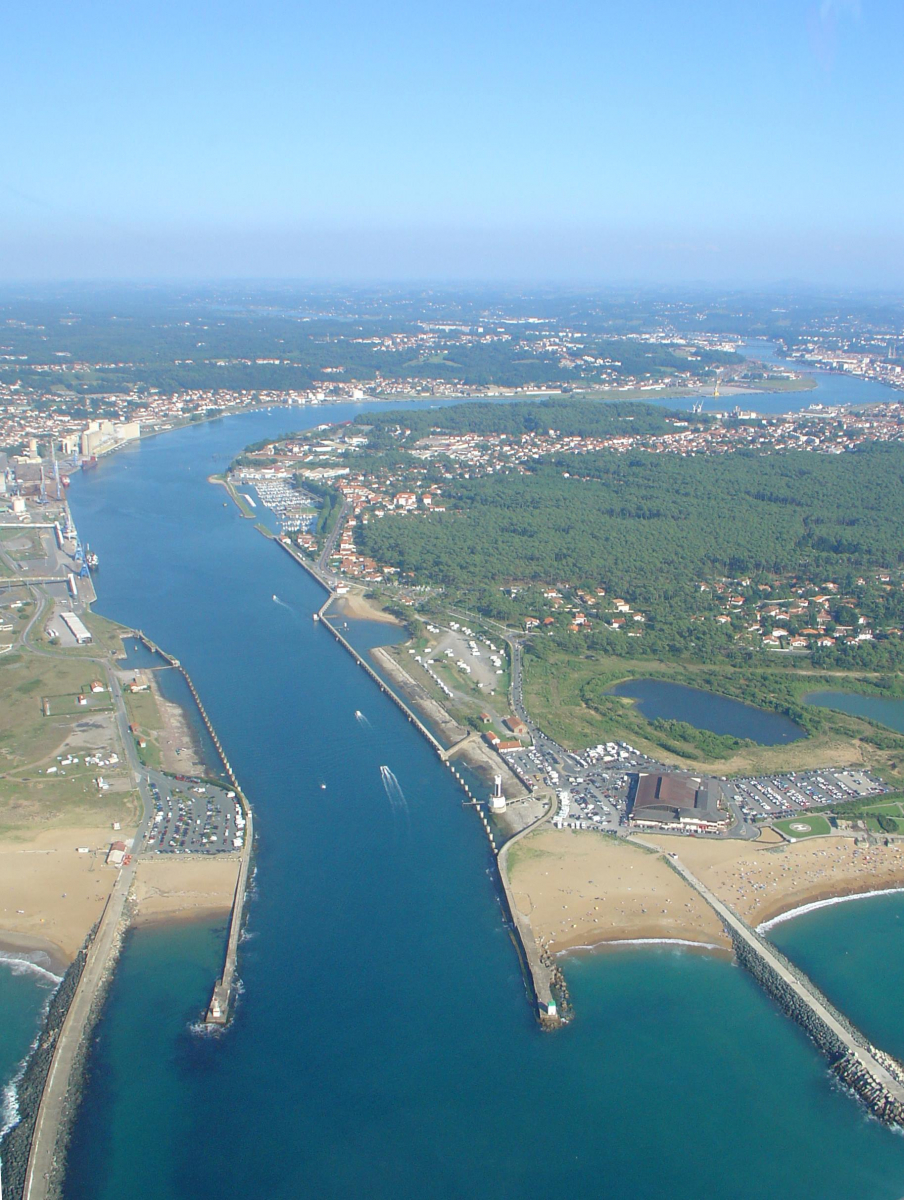 Embouchure de l'Adour à La Barre.jpg