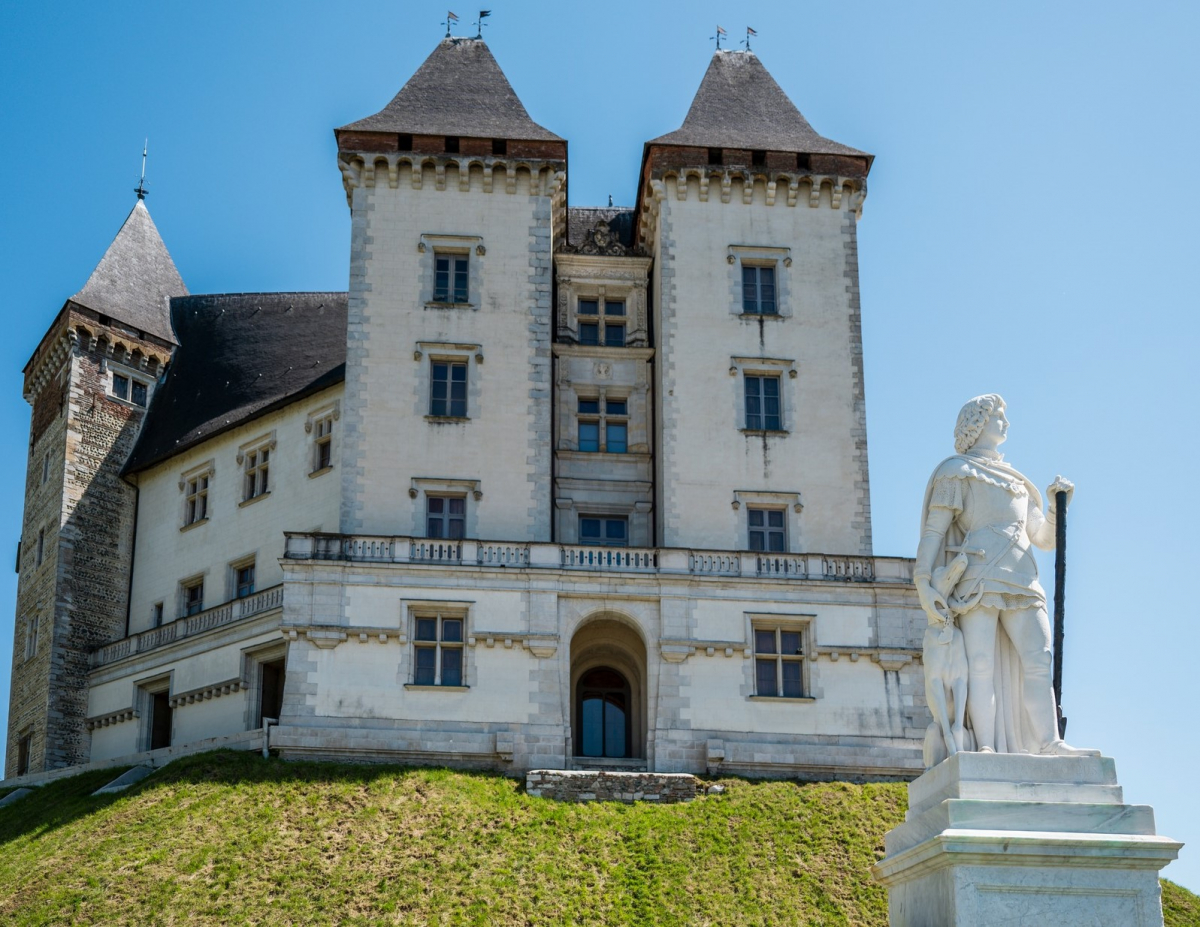 Il y a 160 ans, le château de Pau recevait la statue de Gaston Febus, œuvre de Triqueti