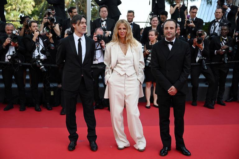 Sandrine Kiberlain, Emmanuel Mouret et Vincent Macaigne à Cannes.jpg