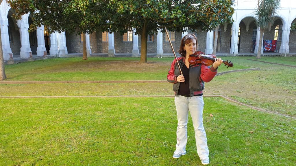 Aztarnak, les empreintes basques : appel de la violoniste Marina Beheretche