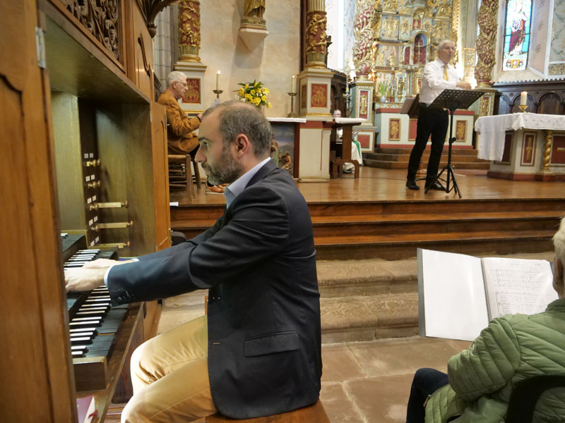 Iban Erguy à l'orgue.jpg