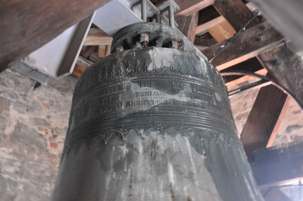 La vénérable cloche Bichintcho de l'église Saint-Vincent ©Manex Barace.JPG