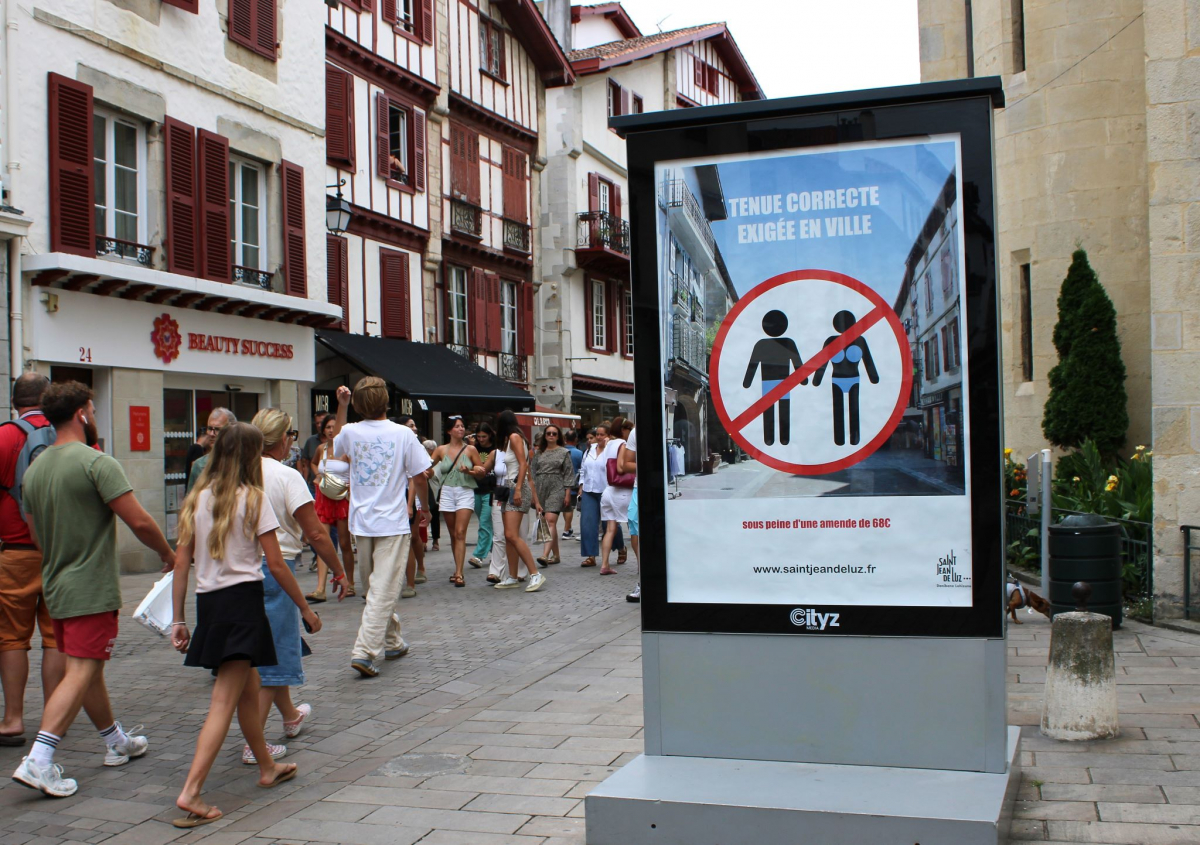 Saint-Jean-de-Luz : tenue correcte exigée en ville !