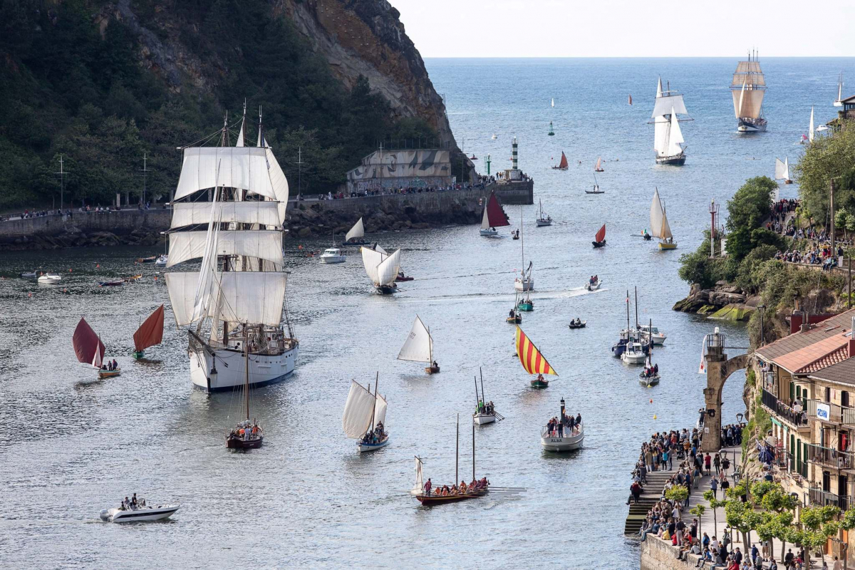 Pasaia/Pasajes : de très beaux bateaux historiques au Festival maritime/Itsas Festibala