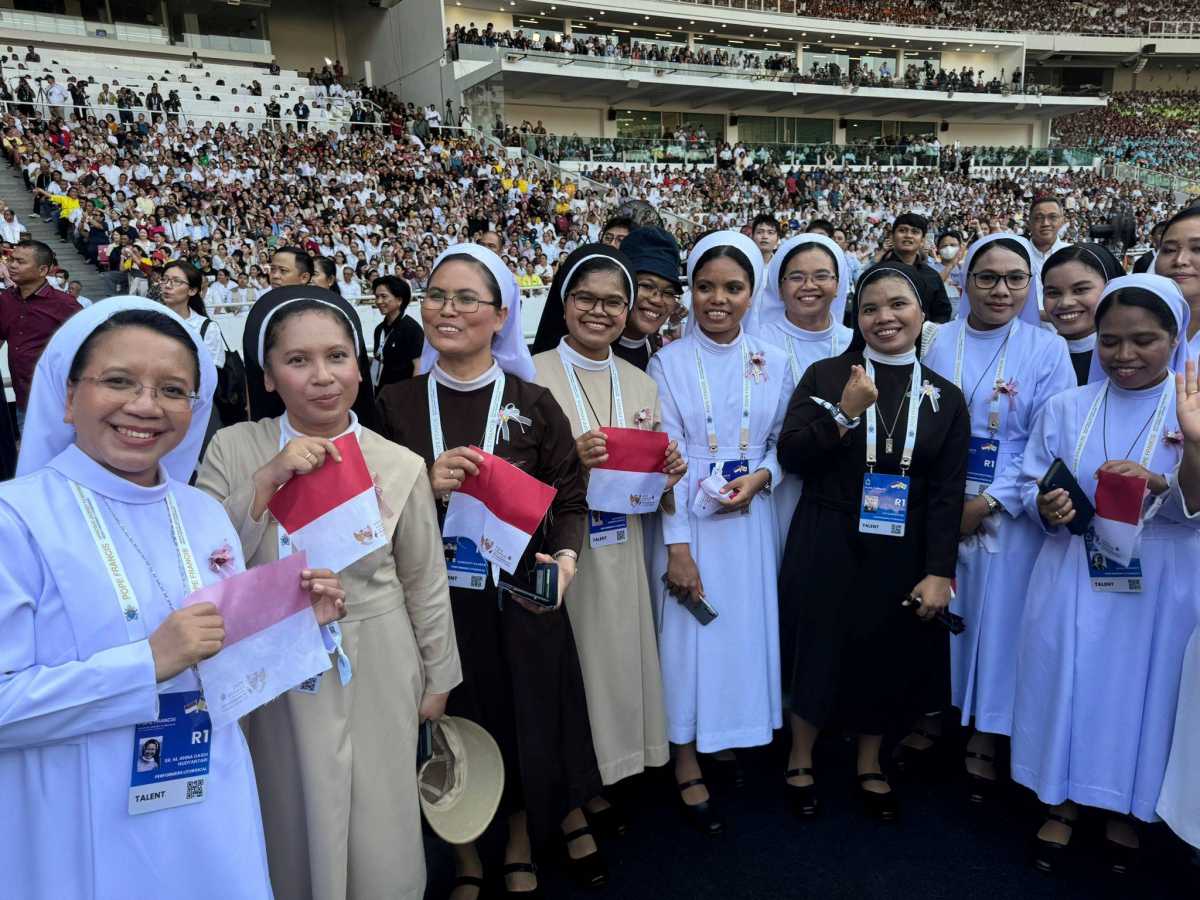 Le pape François à la messe jeudi après-midi dans le stade Gelora Bung Karno de Jakarta.jpg