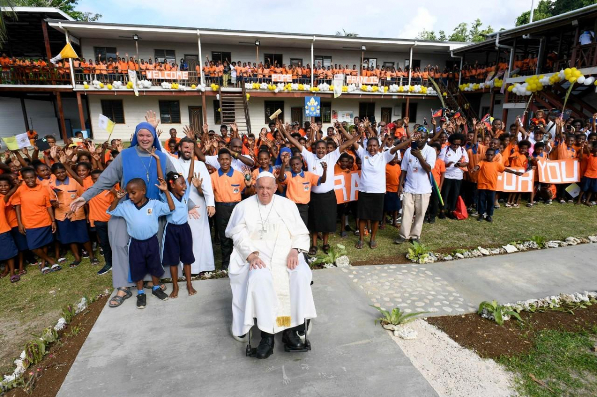 Le pape en Papouasie, Nouvelle Guinée, Îles Salomon, Timor, et Singapour