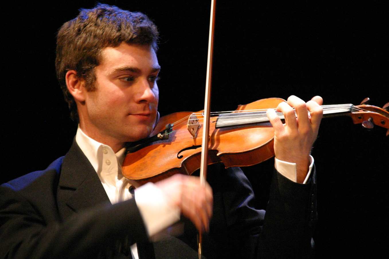 Le violoniste Guillaume Latour en trio à l’Hôtel du Palais