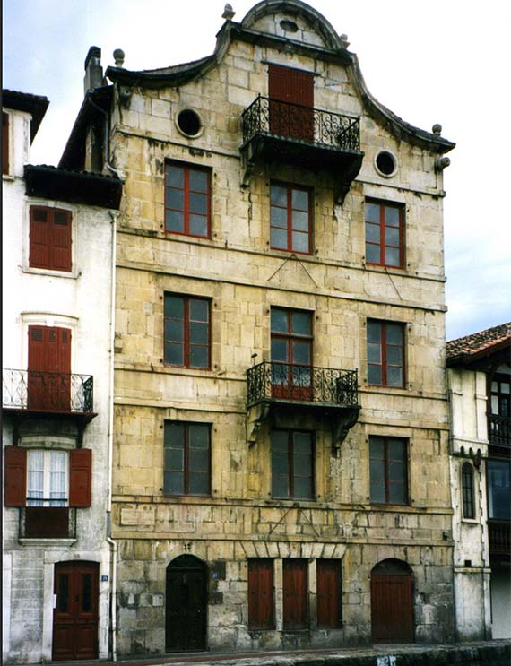 La maison natale de Maurice Ravel à Ciboure.jpg