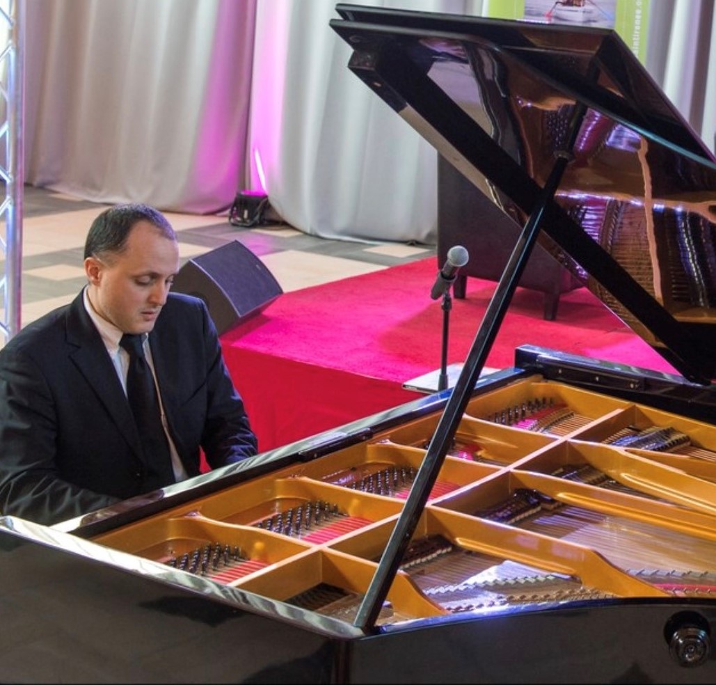 Dimanche 5 novembre à l'Hôtel du Palais, le pianiste virtuose Olivier Cangelosi