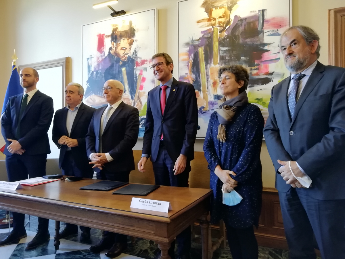 Affronter les défis de l’avenir : les élus des deux capitales basques se rejoignent à Bayonne