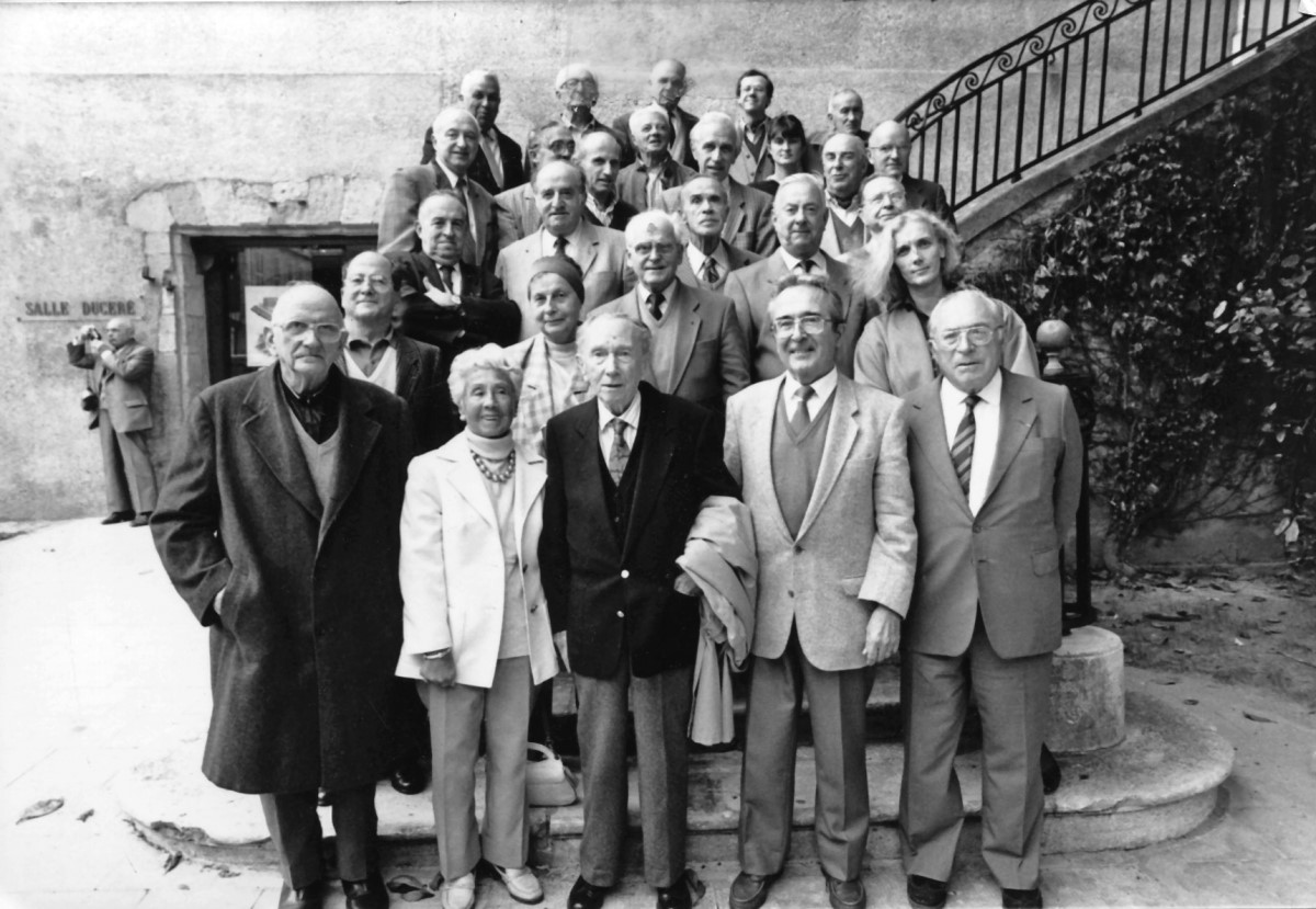Pierre Hourmat entouré du bureau élargi de la S. S. L. A. (Bayonne, 9 octobre 1991) .JPEG