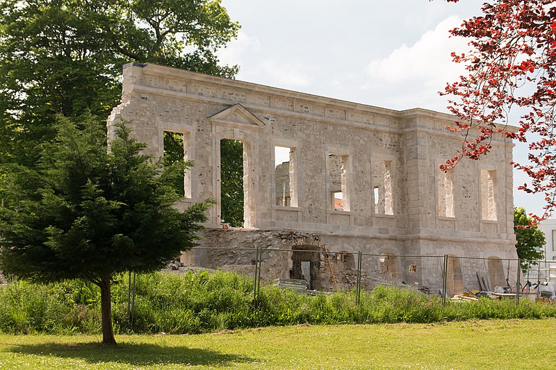 16921-north-facade-of-the-castle-of-marracq-senen-from-the-park.jpg