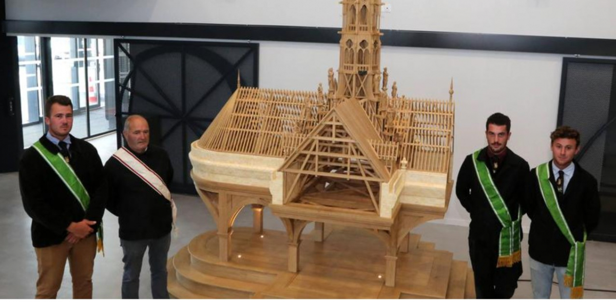 Maquette de Notre Dame réalisée par les Comp du Devoir Anglet.jpg