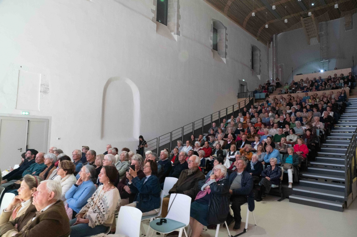 Une salle comble aux Récollets.jpg