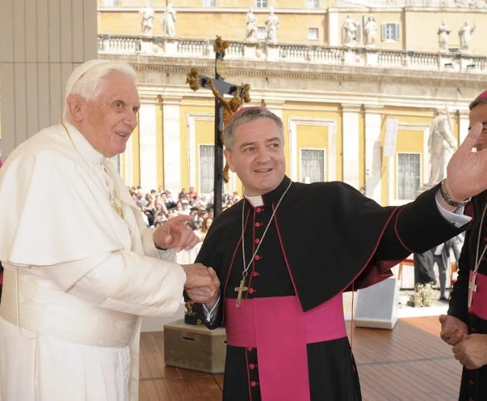 Mgr Aillet et le Pape Benoît XVI 2.jpg