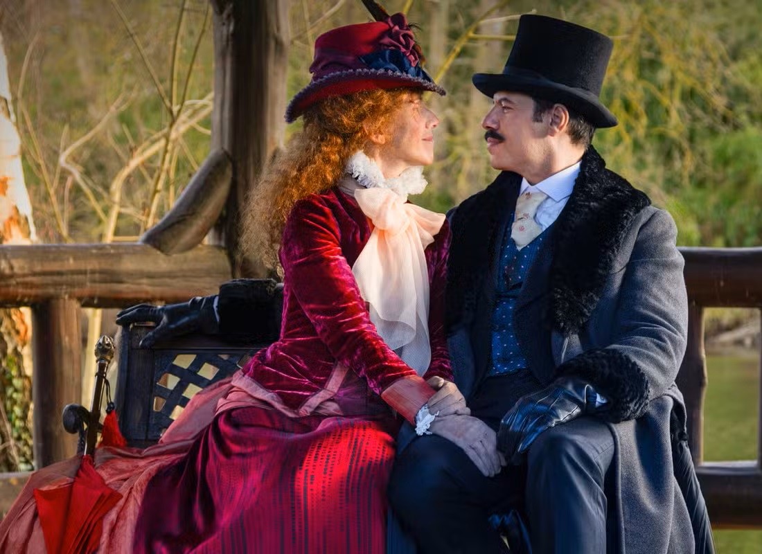 Sandrine Kiberlain et Laurent Lafitte dans Sarah Bernhardt, la divine de Guillaume Nicloux .jpg