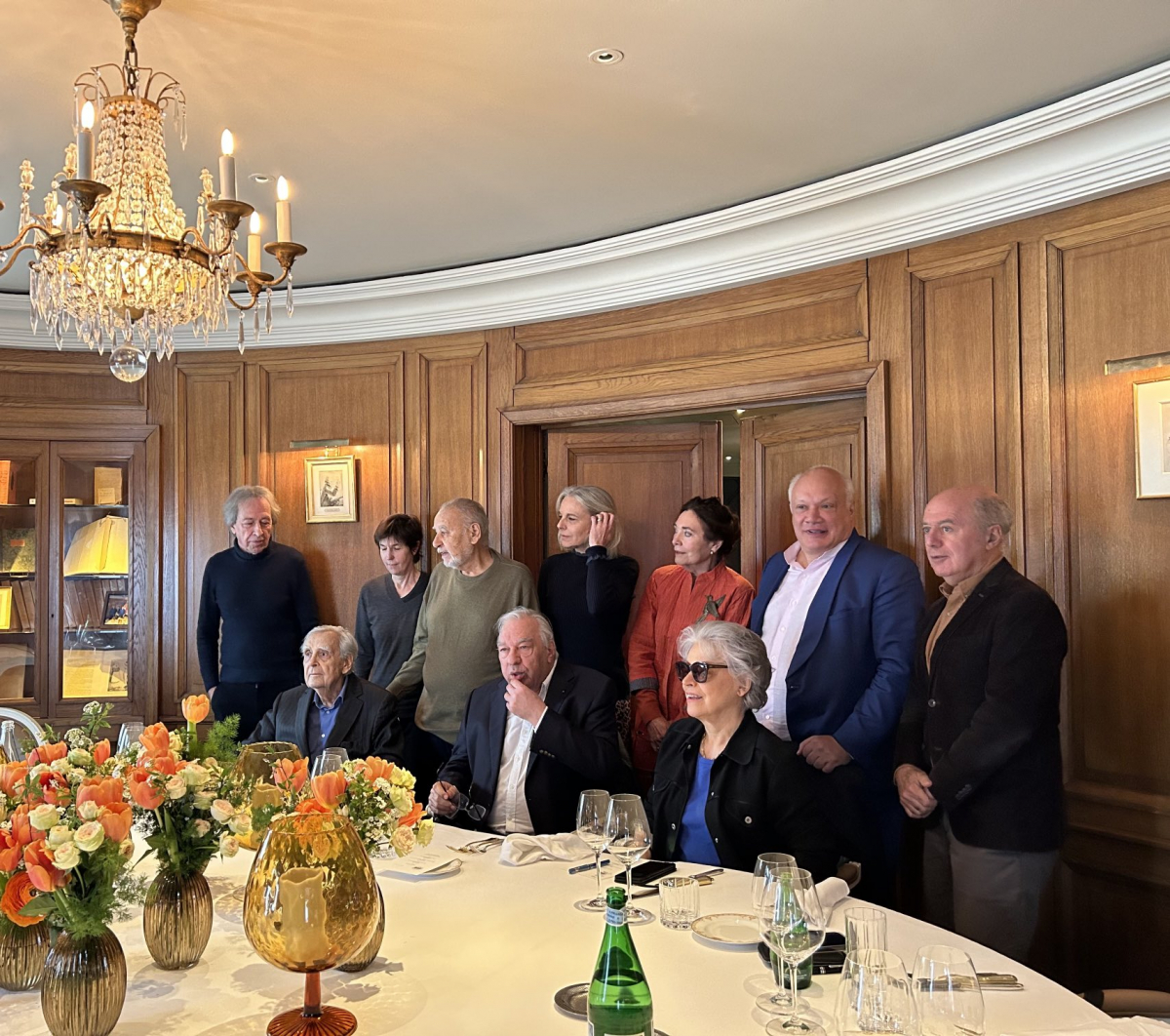 Avril 2023, Bernard Pivot vient déjeuner chez Drouant avec amis acad Goncourt.jpeg