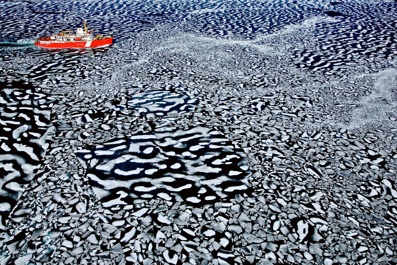 Yann Arthus Bertrand : les eaux, veines de la planète