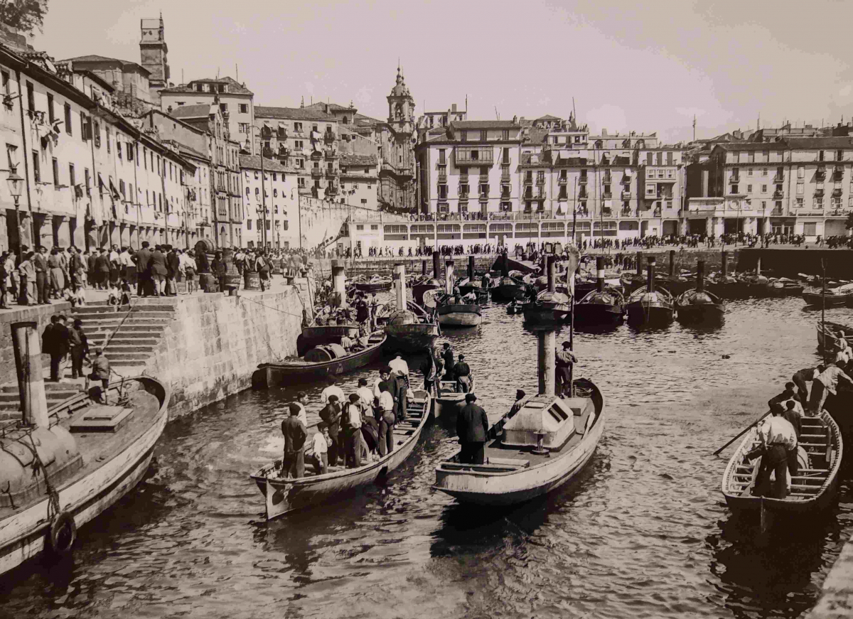 expo Donostiaren oroigarri le port.jpg