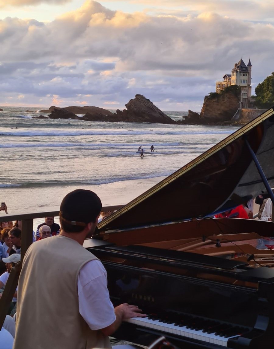 Le Biarritz Piano Festival de Thomas Valverde du 29 juillet au 9 août : jouer face au Bleu de l’océan !