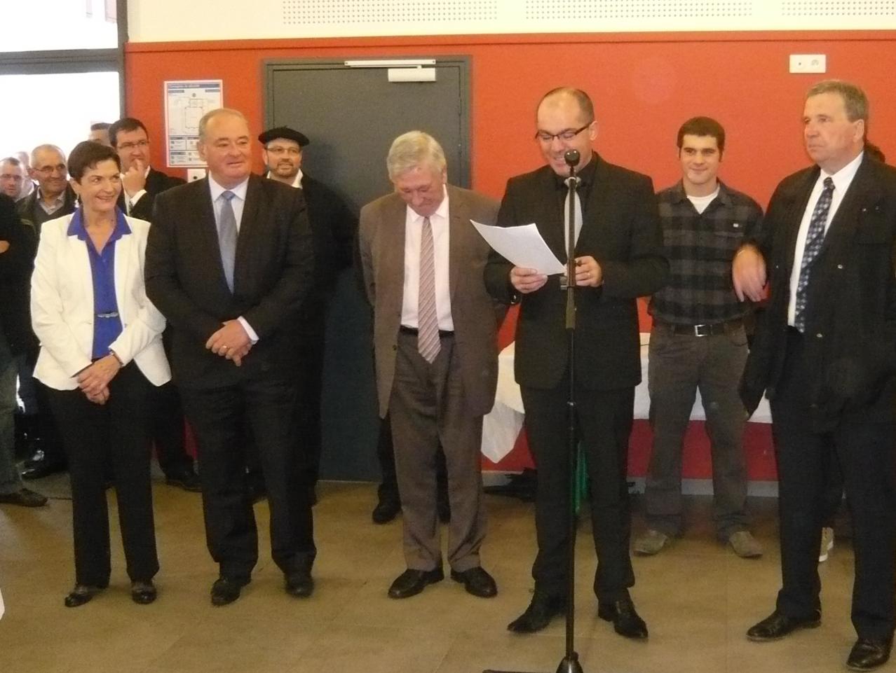 Denise Saint Pé (à gauche) lors de l’inauguration des travaux à Béguios