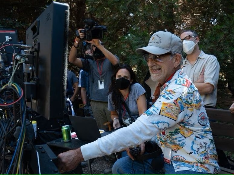 Steven Spielberg sur le tournage de The Fabelmans ©Amblin .jpg