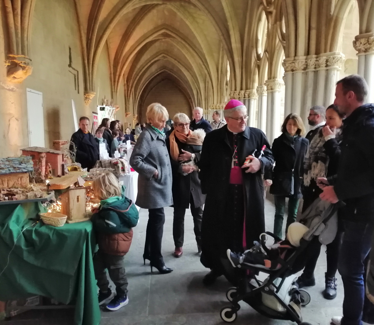 Bayonne : grand succès du premier marché de Noël au cloître de la cathédrale