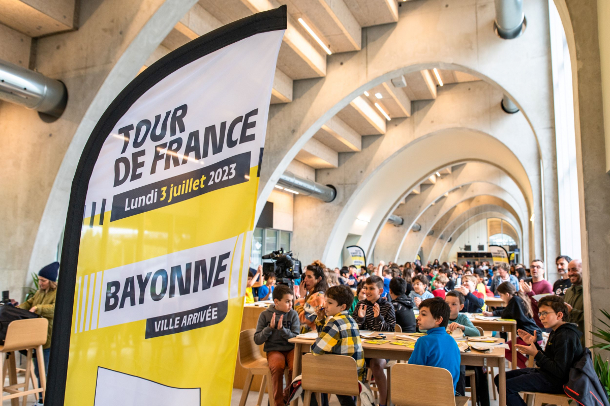 200 élèves au tableau à Anglet et dictée du Tour de France à Bayonne