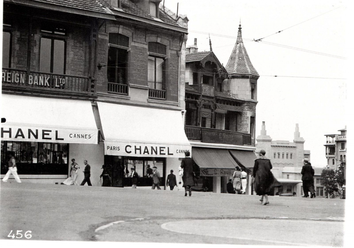 Boutique CHANEL à Biarritz, 1931 © Bibliothèque nationale de France  photographie Séeberger.jpg