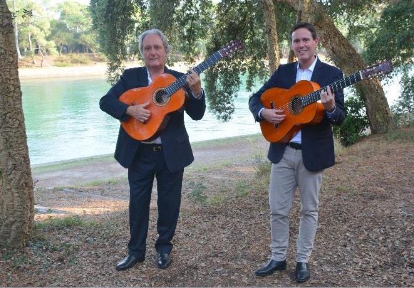 les guitaristes flamenco Célédonio Sanchez et son fils Jean-François.jpg