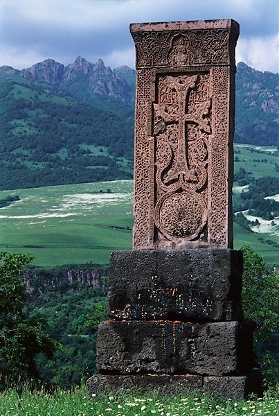 Biarritz : une stèle pour les victimes du génocide arménien