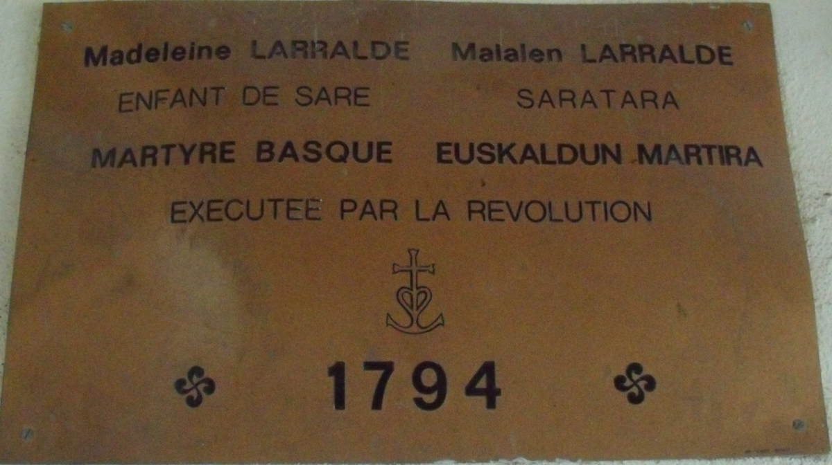 zActu Louis XVI plaque Larralde à Sare.jpg