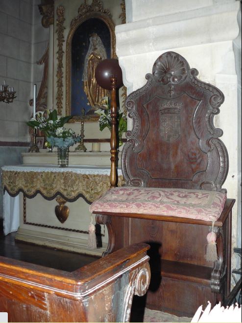chapelle seigneuriale - le fauteuil du marquis.JPG