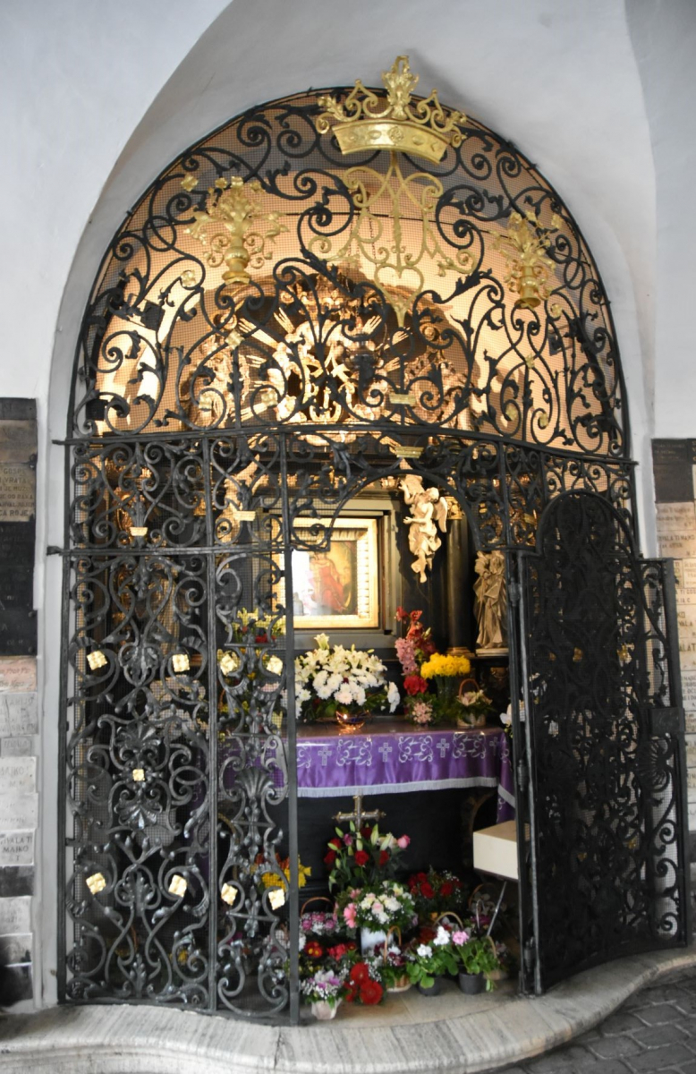 zCroatie_3_Chapelle de la Mère de Dieu (ancienne Porte de Pierre, murailles de Zagreb).JPG